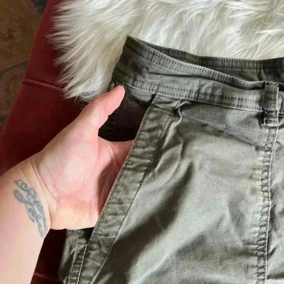 A New Day Women's Green and Khaki Shorts size XL / 18 - Picture 5 of 12